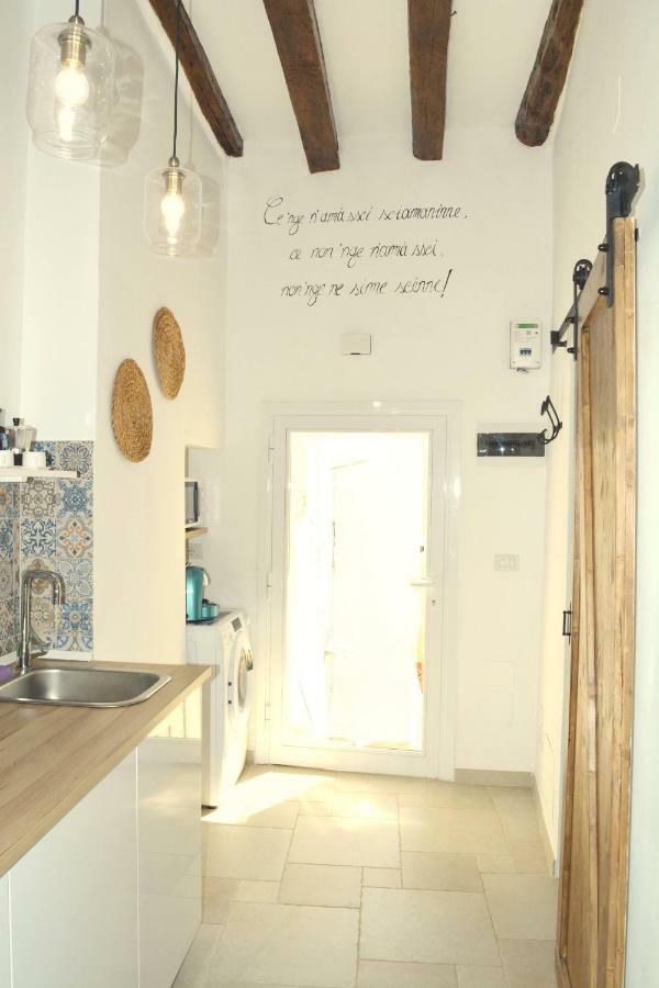 Appartement Casa Albicocca - In The Heart Of The Old Town à Bari Extérieur photo