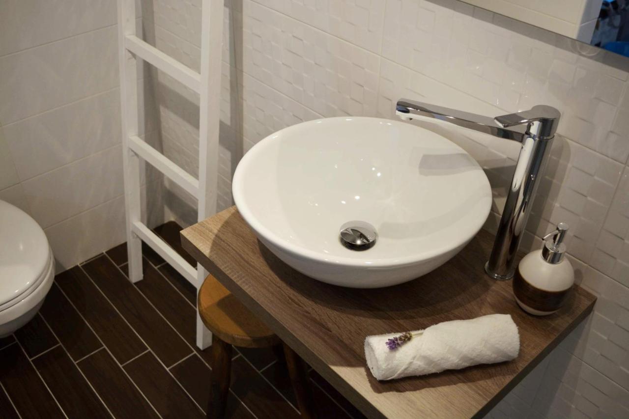 Appartement Casa Albicocca - In The Heart Of The Old Town à Bari Extérieur photo